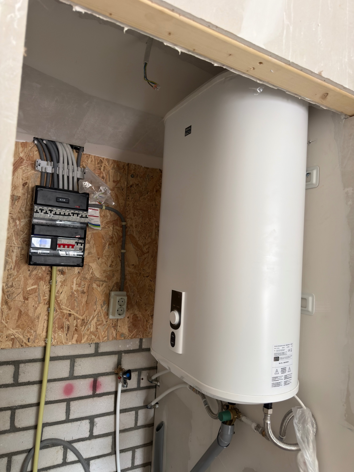 Water & installatie — Nieuwe boiler strak aangesloten
